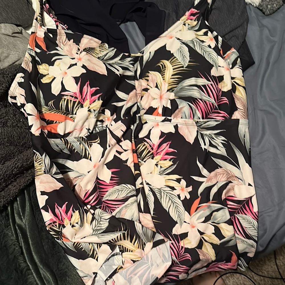 Floral Print swimsuit top